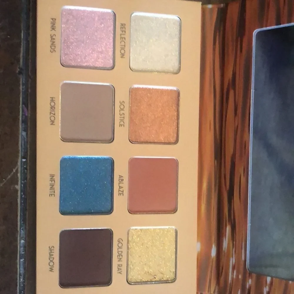 NWT. Golden Hour mango butter eyeshadow palette